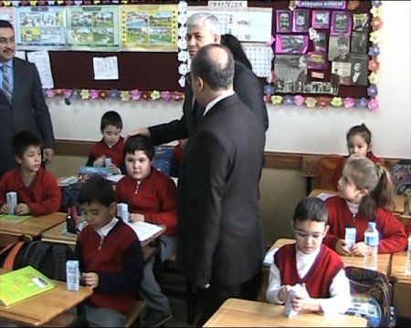 Uşak'ta okul sütü dağıtımına başlandı