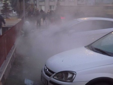 Uşak’ta park halindeki araba yandı