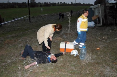 Uşak'ta servis aracı devrildi: 29 yaralı