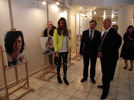 Uşak'ta 'Şiddet' isimli fotoğraf sergisi açıldı