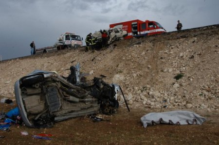 Uşak'ta trafik kazası: 2 ölü, 4 yaralı (2)