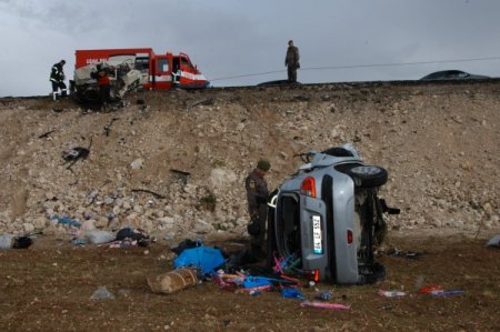 Uşak'ta trafik kazası: 2 ölü, 4 yaralı (2)