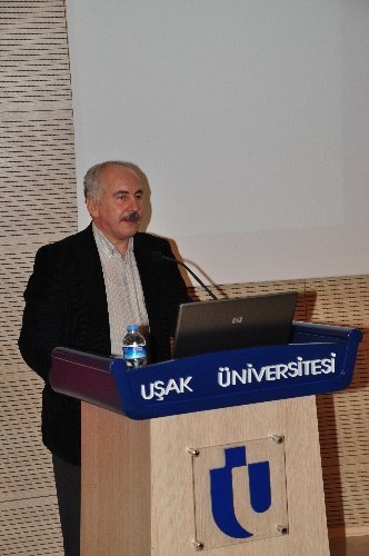 Uşak’ta 'Türkiye’de Demokratikleşme ve Yerel Kalkınma' konferansı düzenlendi