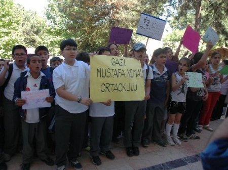 Uşak’ta veliler 4+4+4 eğitim sistemini protesto etti