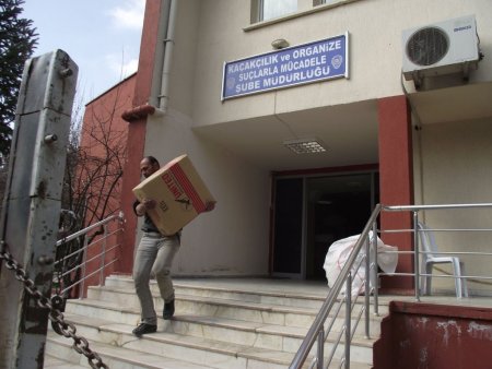Uşak'ta yaklaşık 150 bin paket kaçak sigara ele geçirildi