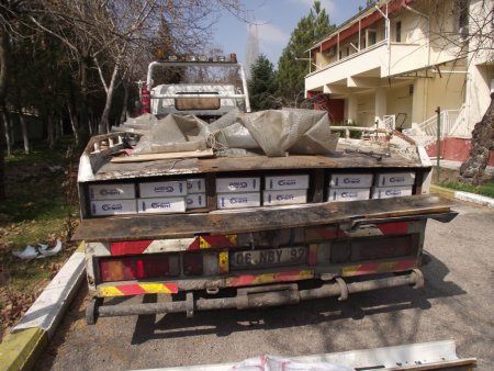 Uşak'ta yaklaşık 150 bin paket kaçak sigara ele geçirildi