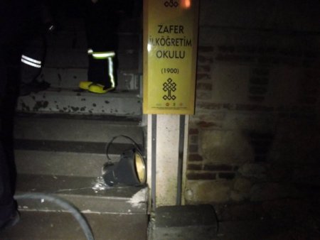 Uşak’taki tarihi okul ikinci defa yanmaktan son anda kurtarıldı