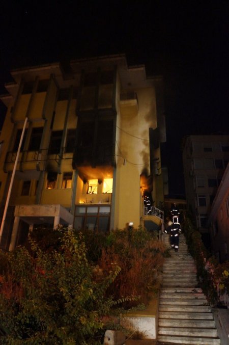 Üsküdar eski evlendirme dairesinde yangın
