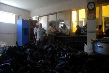 Uşşaki Vakfı, 450 Aileye Gıda Paketi Dağıttı