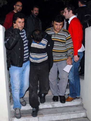 Üst Araması Yapmak İsteyen Polis Bıçaklandı