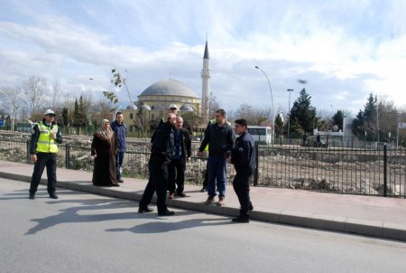 Üst geçidi kullanmadı canından oldu