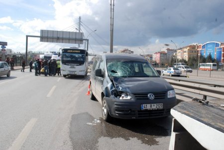 Üst geçidi kullanmadı canından oldu
