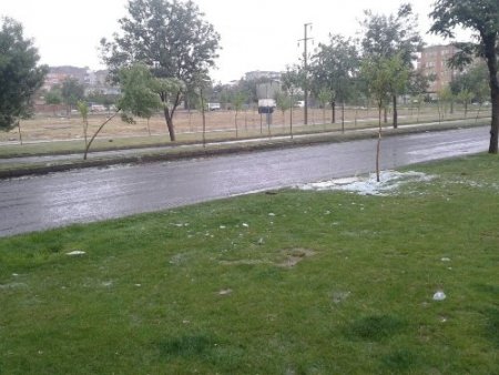 Üst geçidin tavan camı yola uçtu