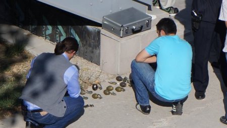 Üst geçit altında bulunan mühimmat, Emniyet’e götürüldü