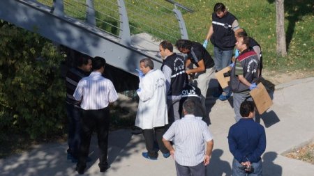 Üst geçit altında bulunan mühimmat, Emniyet’e götürüldü