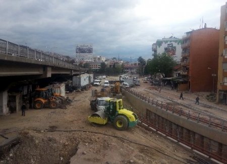 Üst geçitin başlangıç tarihi belli, bitiş tarihi boyalı