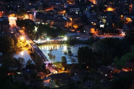 Üstad, Sakarya Nehri üzerinde düzenlenen şiir akşamıyla anıldı