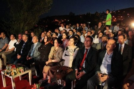 Üstad, Sakarya Nehri üzerinde düzenlenen şiir akşamıyla anıldı