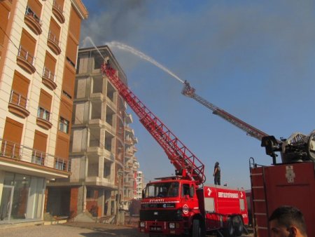 Ustaların Dikkatsizliği Çatıyı Yaktı