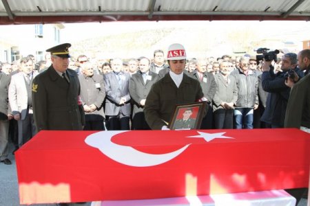 Üsteğmen Karaağaç, Erzincan’da toprağa verildi