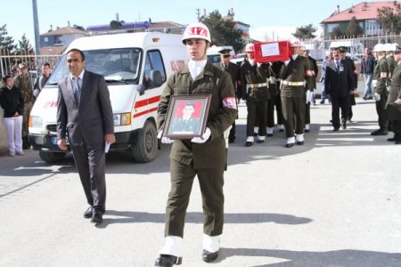Üsteğmen Karaağaç, Erzincan’da toprağa verildi