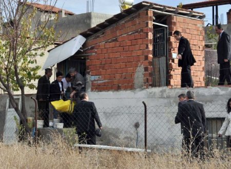 Üşümemek için bacayı kapatınca zehirlenerek öldü
