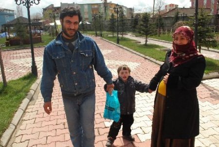Üvey Annesi Tarafından Dövüldüğü İddia Edilen Küçük Arda Babasına Kavuştu