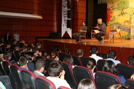 Uygur kardeşler, sanatçıya sahip çıkan Özhaseki’ye teşekkür etti