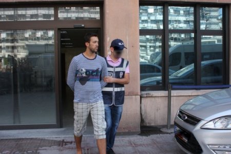 Uyuşturcuyu midelerinde taşıdılar