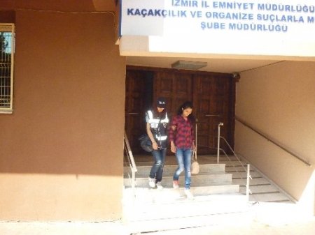 Uyuşturucu hapla yakalanan genç kız, kuryeliğe zorlandığını söyledi