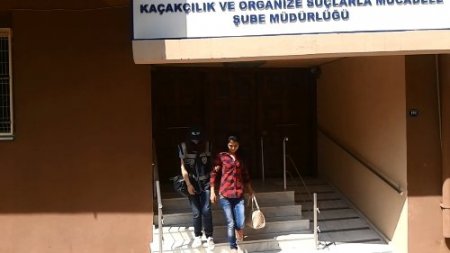 Uyuşturucu hapla yakalanan genç kız, kuryeliğe zorlandığını söyledi