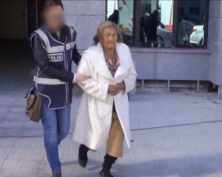 Uyuşturucu kuryesi Bolivyalı nine, yakayı ele verdi