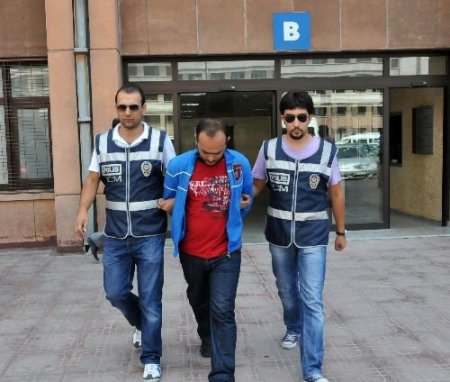 Uyuşturucu Kuryesi Rejisör, Yarım Milyonluk Kokainle Yakalandı