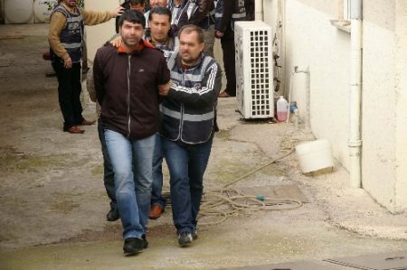 Uyuşturucu Nakliyatı Yapmak İçin Polisi Taklit Etmişler