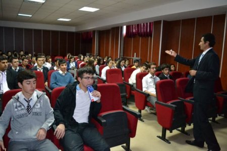 Uyuşturucu önleme seminerleriyle öğrenciler bilgilendiriliyor