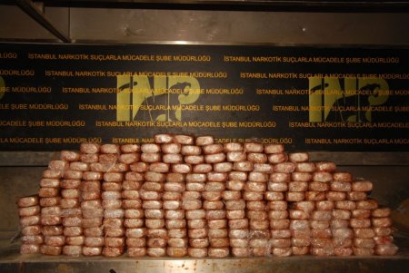 Uyuşturucu operasyonu polis kamerasında