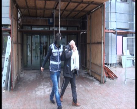 Uyuşturucu operasyonu polis kamerasında