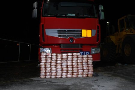 Uyuşturucu operasyonu polis kamerasında