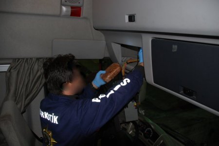 Uyuşturucu operasyonu polis kamerasında