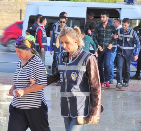 Uyuşturucu operasyonunda yakalanan zanlılar adliyeyede