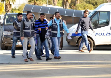 Uyuşturucu saklamak için aile kiralıyorlar