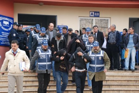 Uyuşturucu Satıcılarına Operasyon: 13 Kişi Gözaltına Alındı