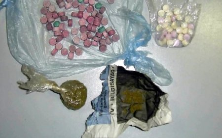 Uyuşturucu sattıkları iddiasıyla yakalanan 5 kişi adliyeye sevk edildi