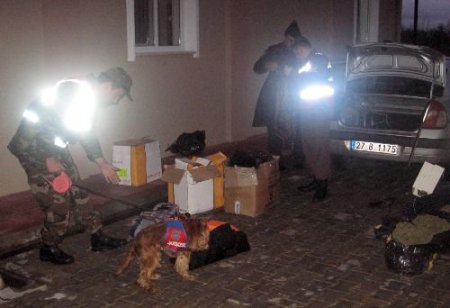 Uyuşturucu Tacirleri Narkotik Köpeği Ramiz'e Takıldı