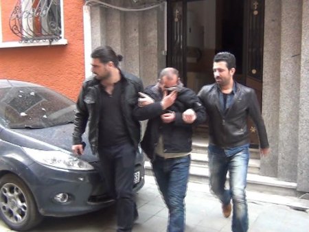 Uyuyan sürücünün parasını çalan zanlı yakalandı