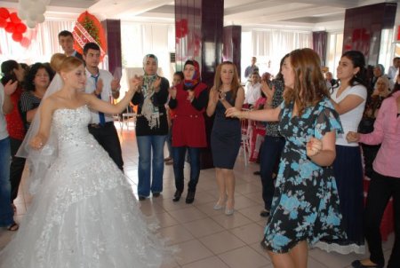 Uzaman Çavuş düğününe yetişemedi, tören damatsız yapıldı