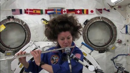 Uzaydaki Astronot İle Dünyadaki Müzisyen Flüt Düeti Yaptı
