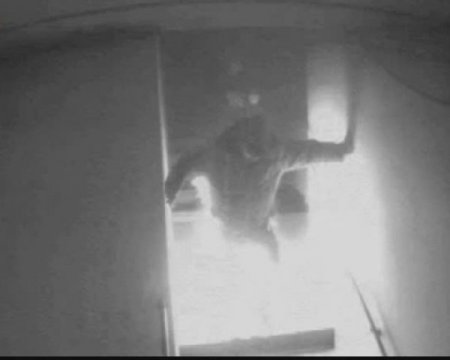 Üzerine İspirto Dökerek Yaktığı Evsizin Görüntüsü Güvenlik Kamerasına Kaydedildi