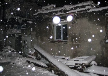Üzerlerine Yıkılan Ev Az Kalsın Mezarları Oluyordu