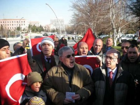 Uzman Erbaşlar Özlük Hakları İçin Meclis'e Yürüdü
